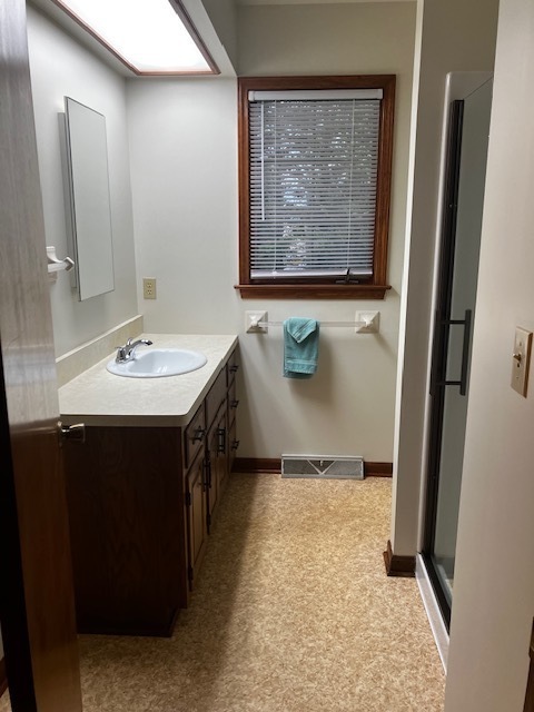 4015 East 1st Road Mendota, IL 61342 - Photo 25 of 45 a bathroom with a tub sink and mirror