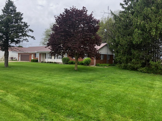 4015 East 1st Road Mendota, IL 61342 - Photo 34 of 45 a front view of a house with yard