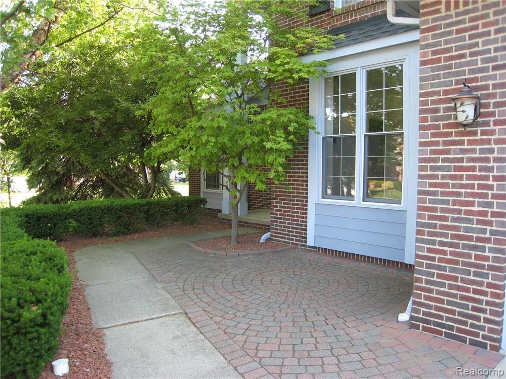 790 Woodfield Way Rochester, MI 48307 - Photo 4 of 24 IMG_8597.JPG