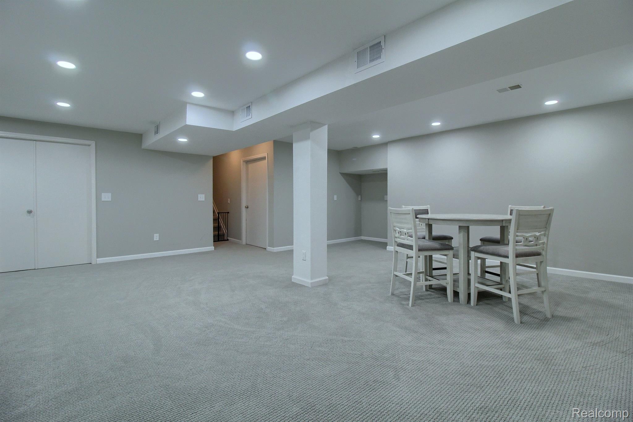 5365 Inverrary Lane Commerce Township, MI 48382 - Photo 32 of 37 Gallery Image 32