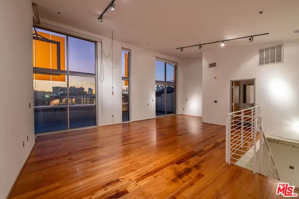 $10,000 | 1850 Industrial Street, Unit 106, Los Angeles, CA 90021
