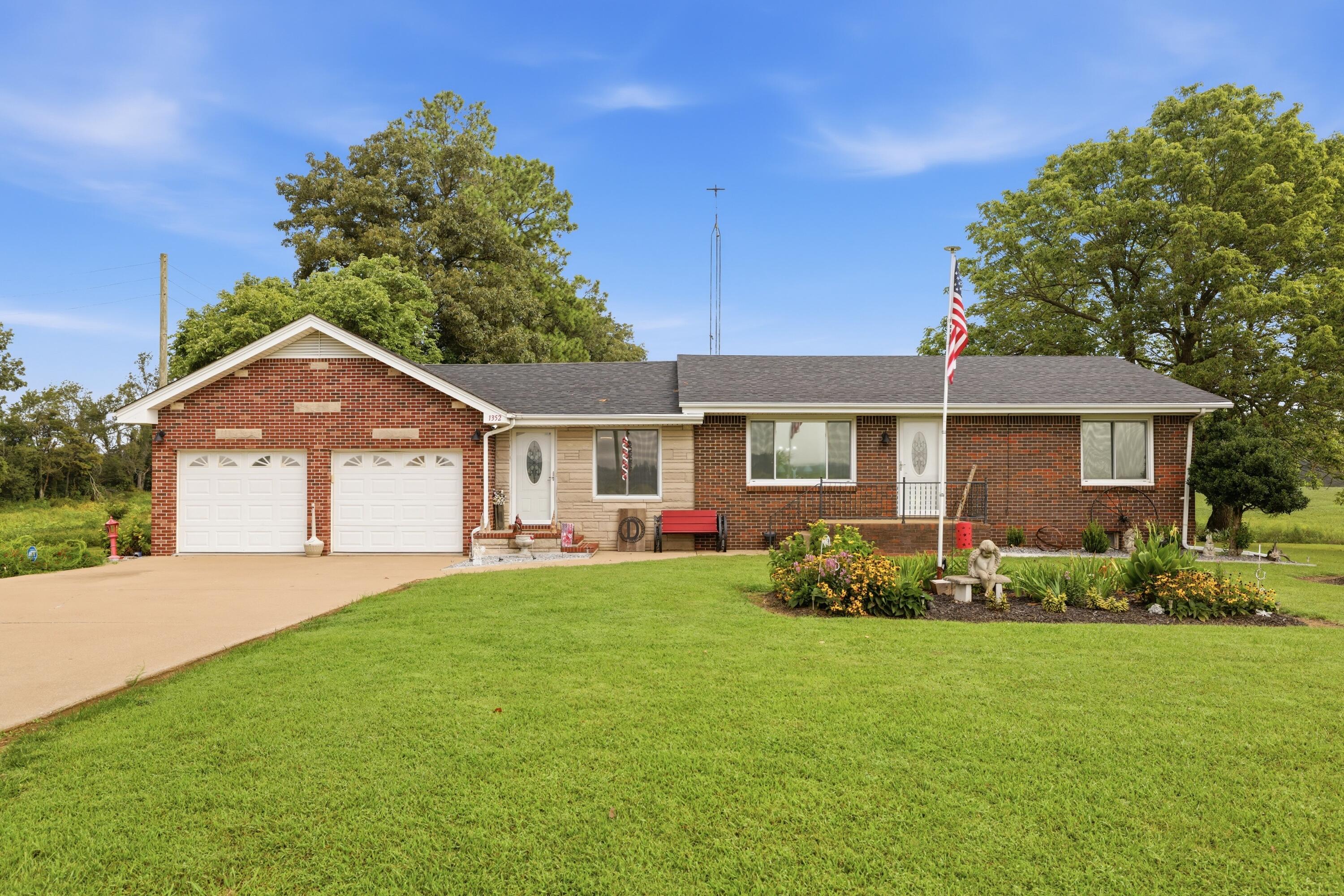 1352 Grant Road Murray, KY 42071 - Photo 1 of 43 3R9A4286