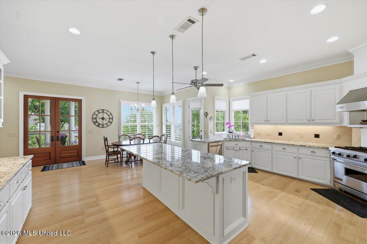 297 Roses Bluff Drive Madison, MS 39110 - Photo 15 of 78 Large Kitchen