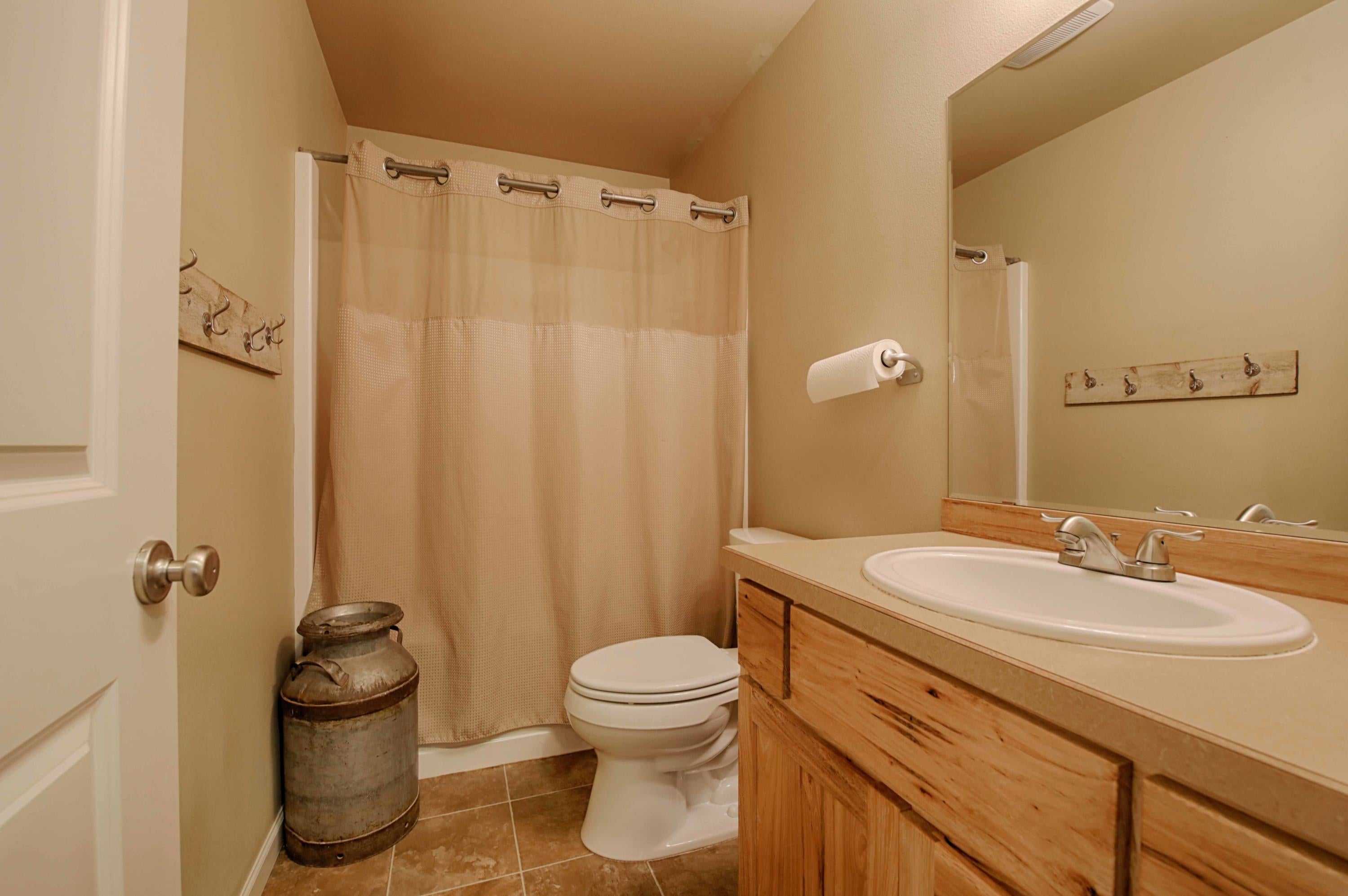 64818 Grande Loop Bend, OR 97701 - Photo 18 of 29 Guest Bath 16