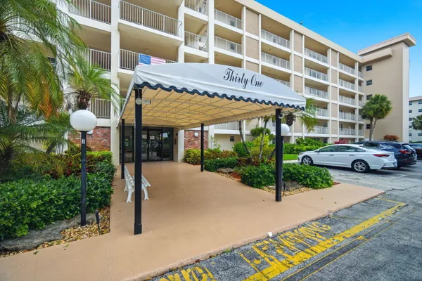 $2,750 | 2901 South Palm Aire Drive, Pompano Beach, FL 33069