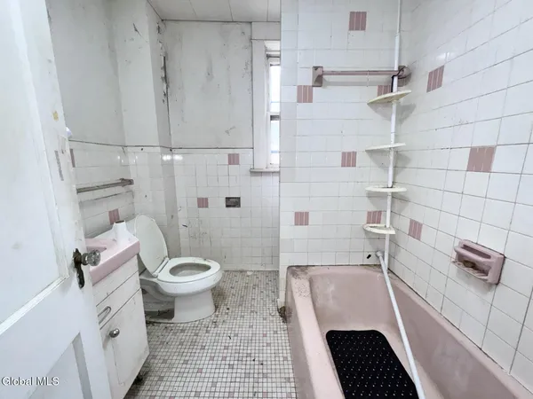 $120,000 | 579 6th Avenue, Troy, NY 12182