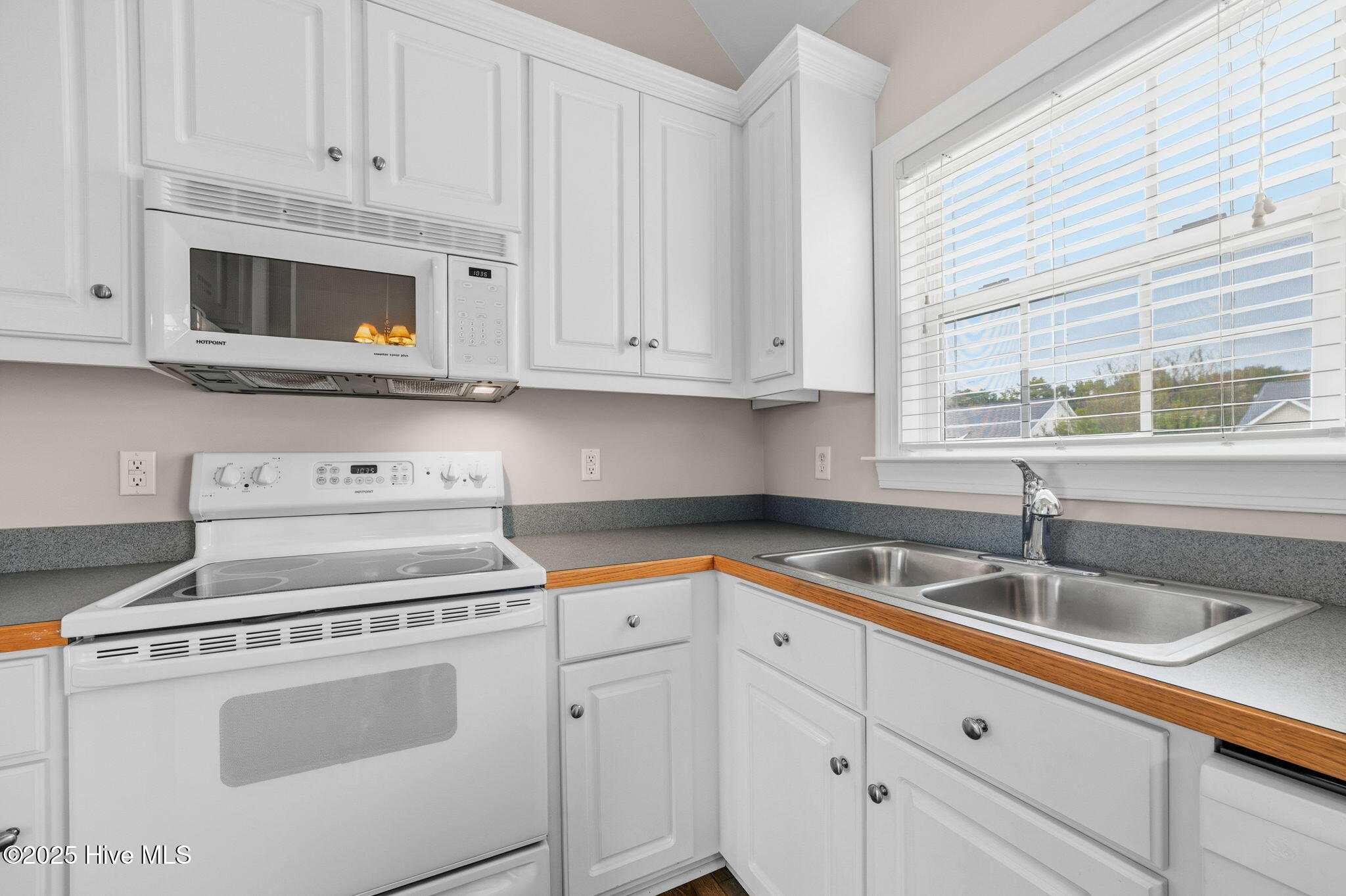 263 Laurie Ellis Road Winterville, NC 28590 - Photo 9 of 43 Gallery Image 9