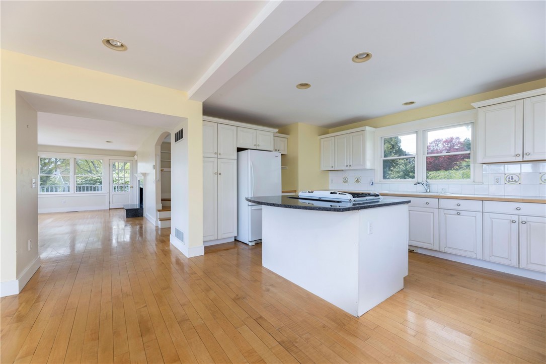 72 Verdi Road Westerly, RI 02891 - Photo 8 of 50