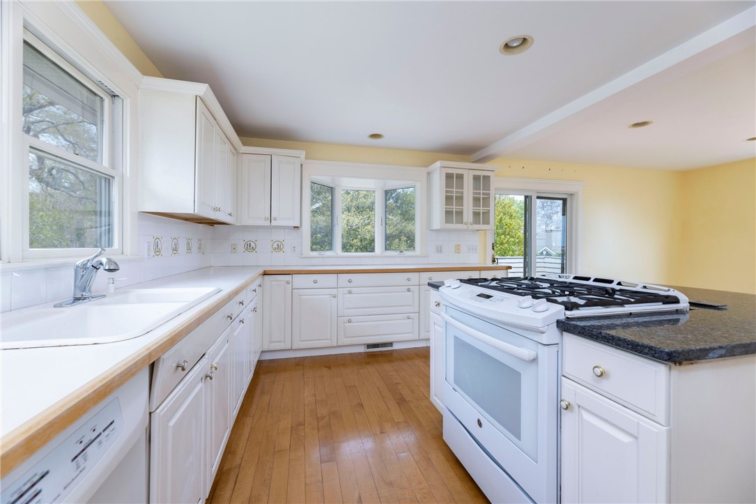 72 Verdi Road Westerly, RI 02891 - Photo 9 of 50