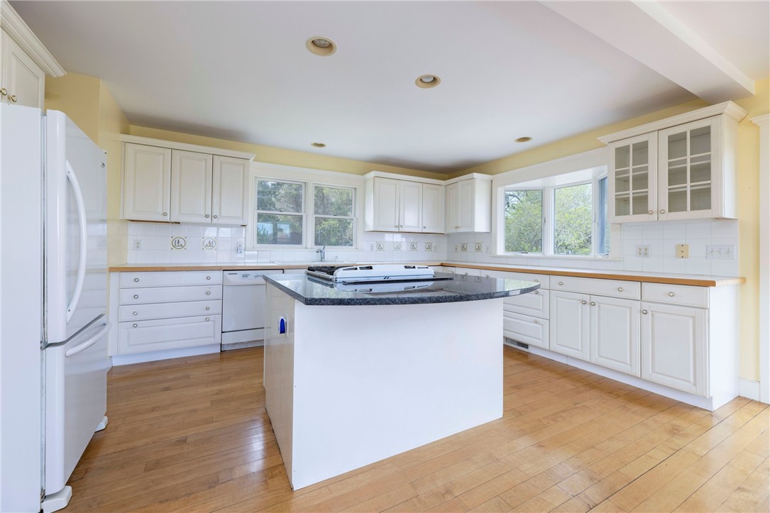 72 Verdi Road Westerly, RI 02891 - Photo 10 of 50