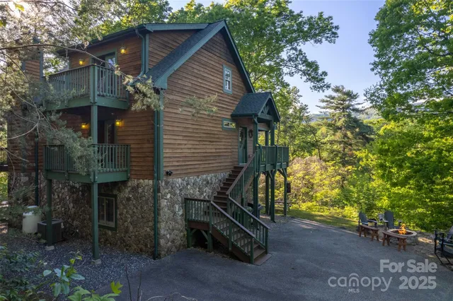 $589,900 | 44 Riverside Drive, Whittier, NC 28789