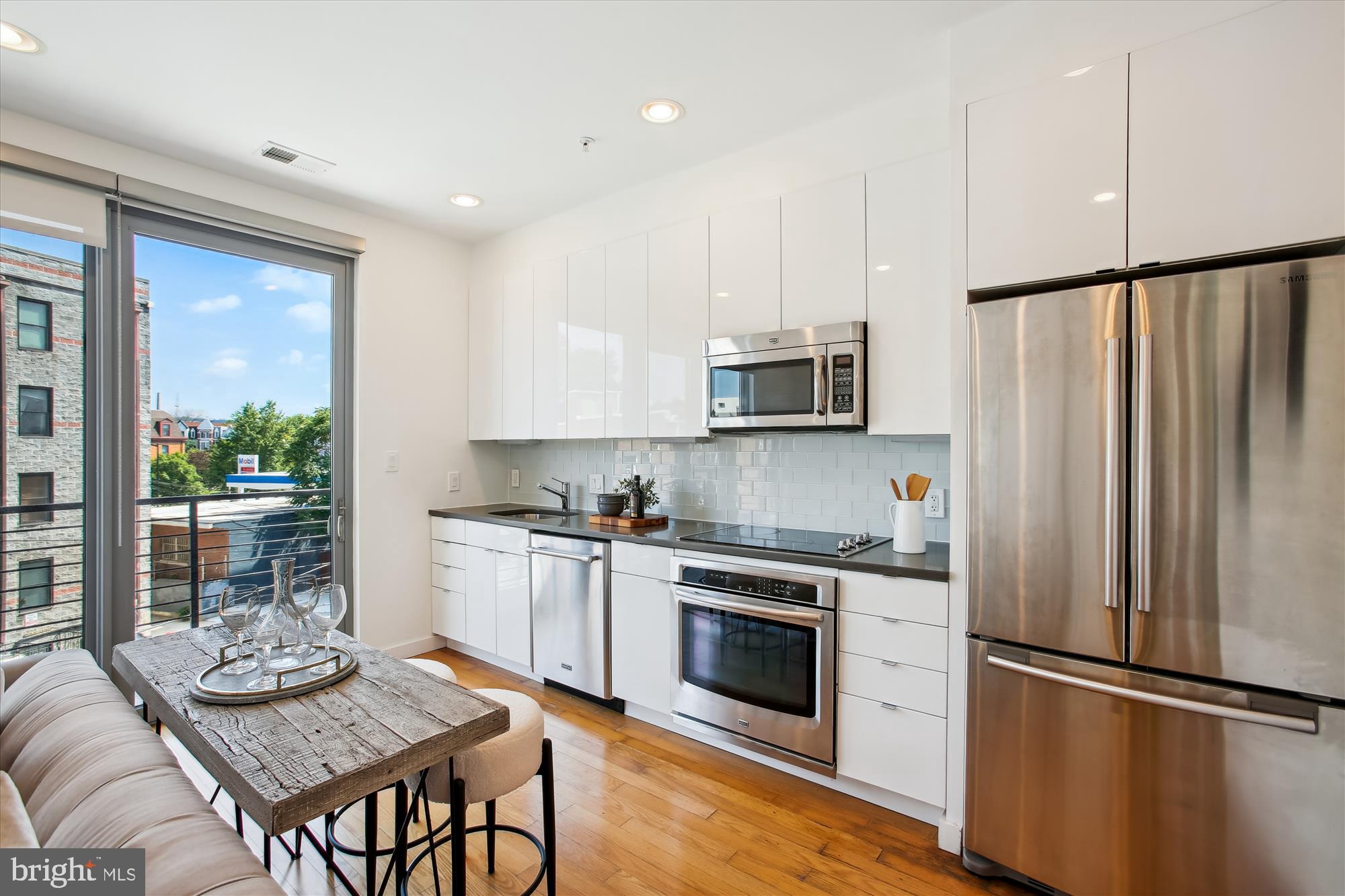 435 R Street Northwest, Unit 306 Washington, DC 20001 - Photo 3 of 30 Stainless steel appliances & quartz countertops