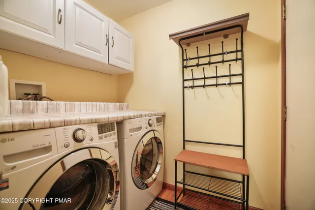 a view of livingroom with washer and dryer