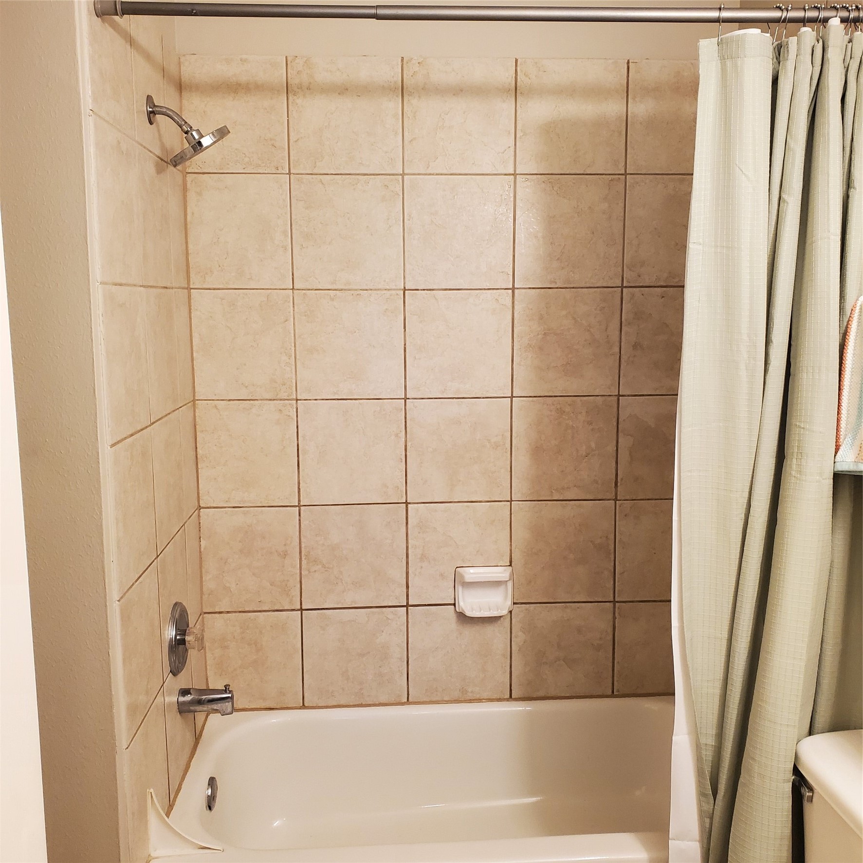 3223 West Street Rosenberg, TX 77471 - Photo 34 of 36 Upstairs bath has a tub/shower combo.