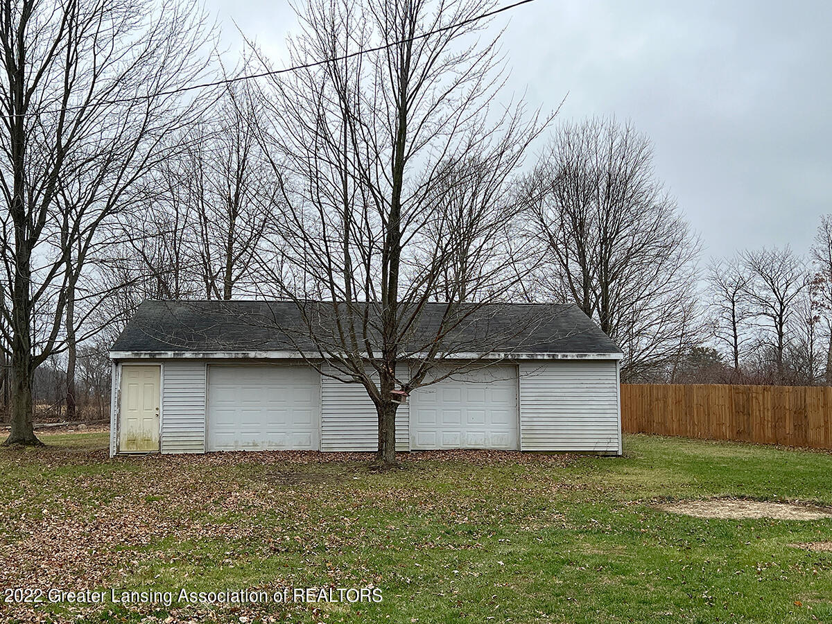 10190 Kinneville Road Eaton Rapids, MI 48827 - Photo 9 of 48 garage-2