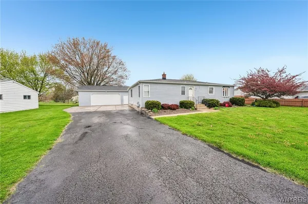 $285,000 | 2475 Upper Mountain Road, Lewiston, NY 14132