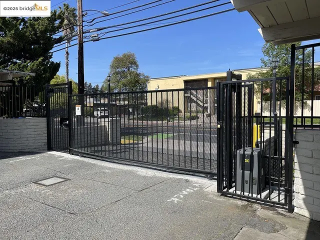 $1,699 | 1651 Detroit Avenue, Unit 211, Concord, CA 94520