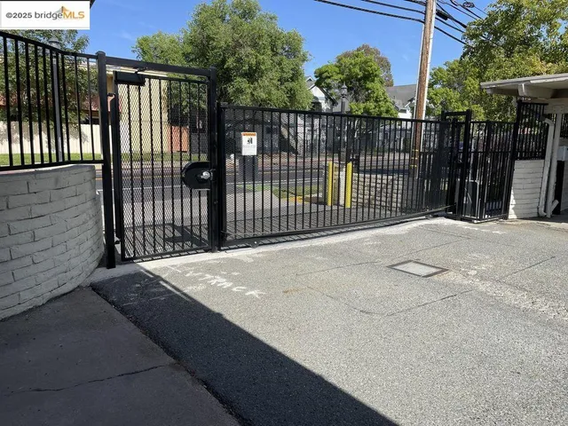 $1,699 | 1651 Detroit Avenue, Unit 211, Concord, CA 94520