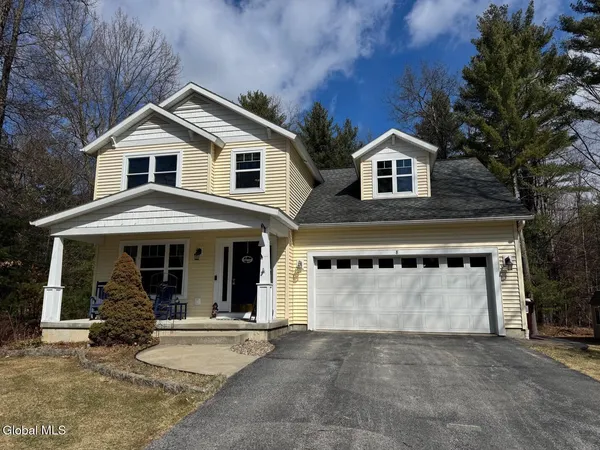 $624,900 | 8 Stafford Way, Northumberland, NY 12831