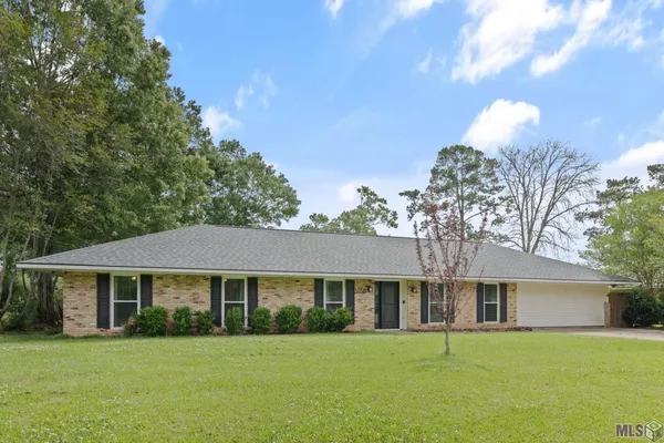 $355,000 | 5638 Cypress Street, St. Francisville, LA 70775