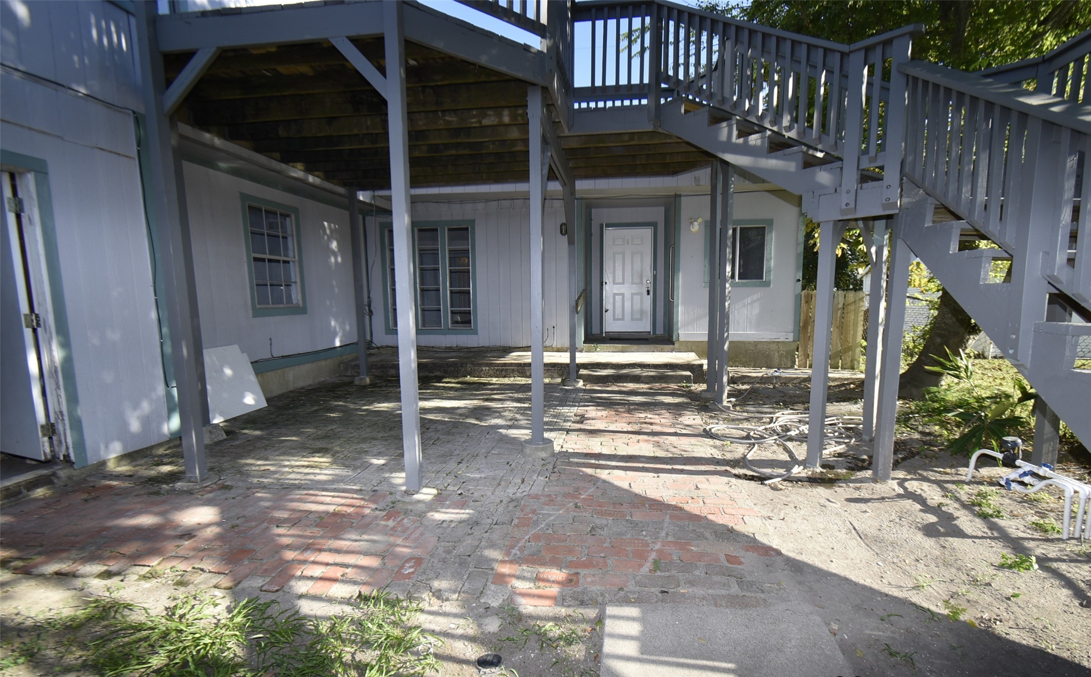 5405 Avenue R Galveston, TX 77551 - Photo 5 of 30 a backyard of a house with table and chairs