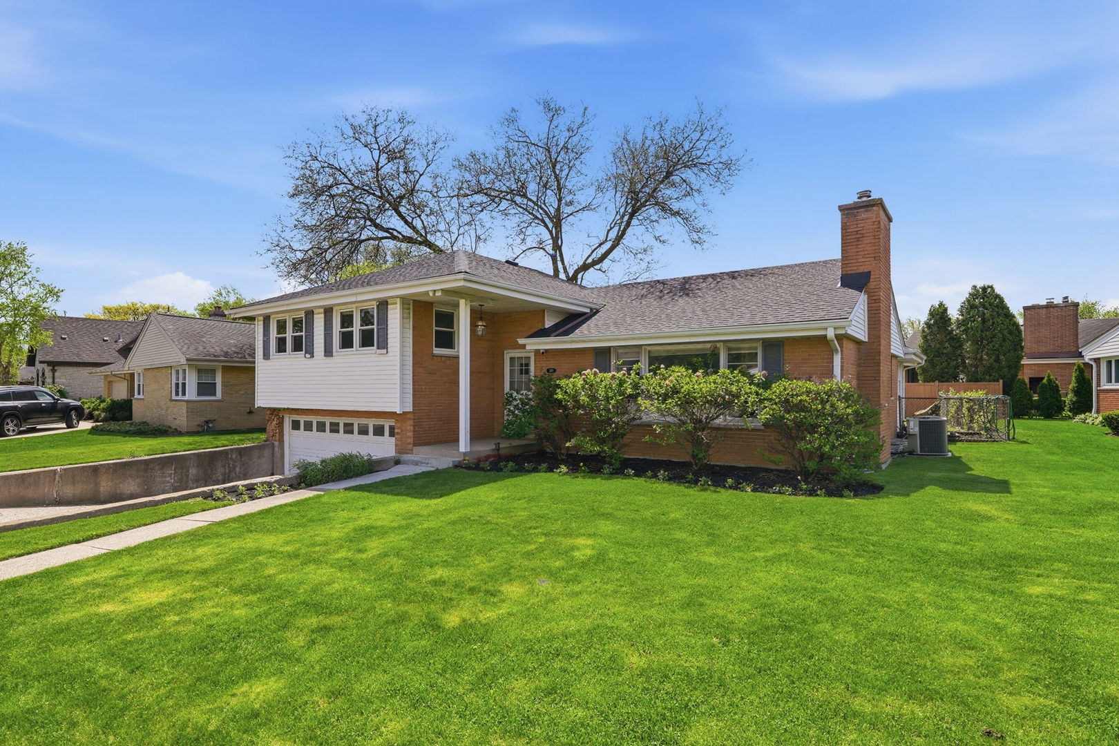 389 Michael John Drive Park Ridge, IL 60068 - Photo 2 of 40