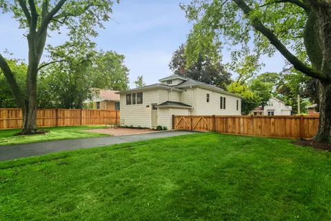 $629,000 | 209 Raymond Avenue, Barrington, IL 60010