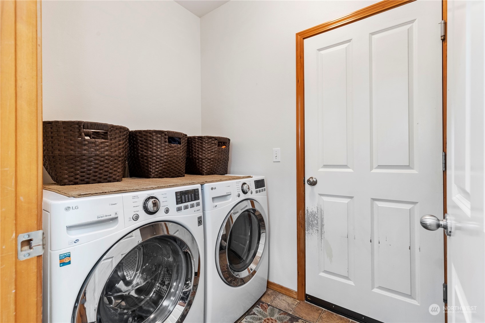 4712 152nd Place Southeast Bothell, WA 98012 - Photo 17 of 31 a view of livingroom with washer and dryer