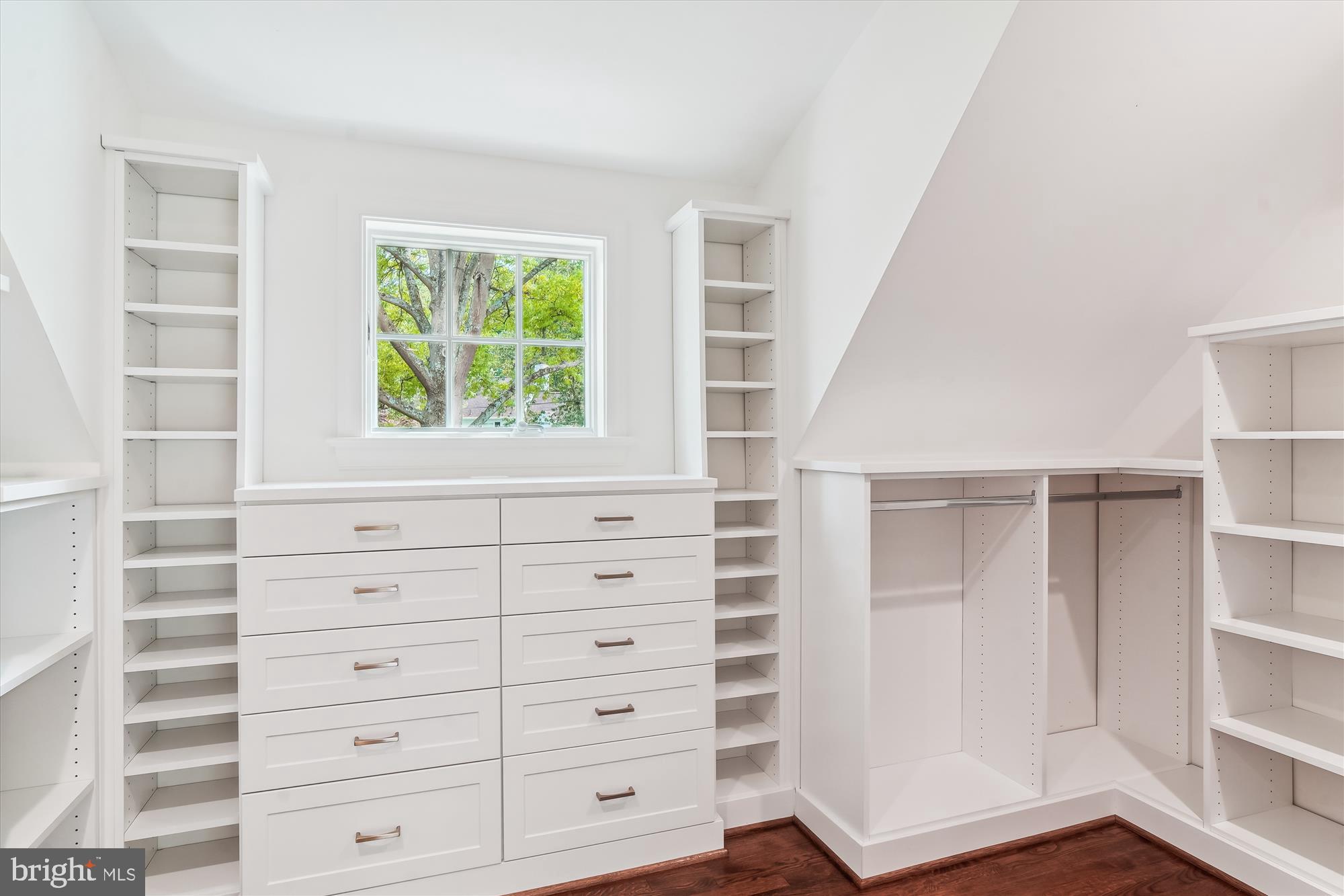 8224 Burning Tree Road Bethesda, MD 20817 - Photo 26 of 62