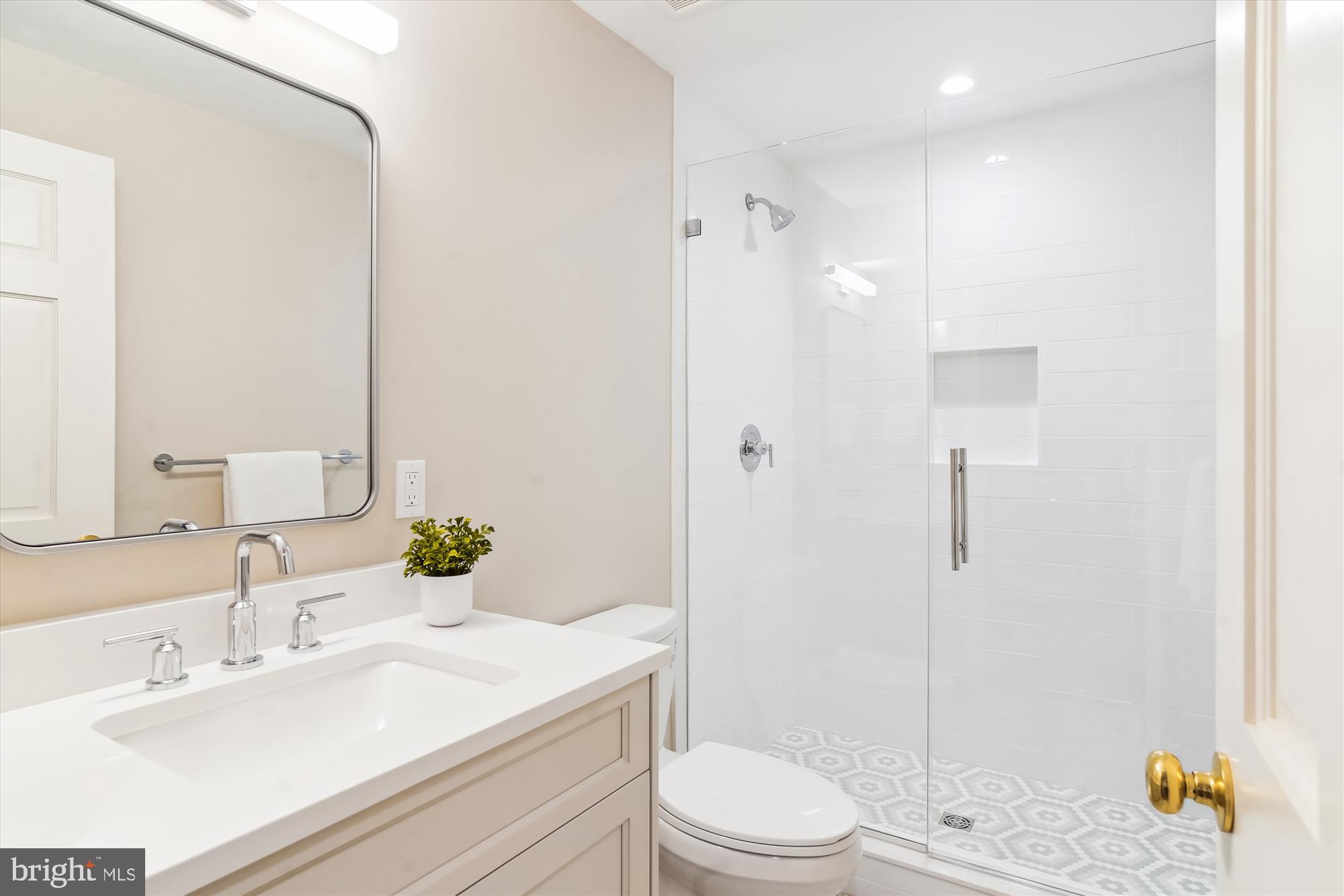 8224 Burning Tree Road Bethesda, MD 20817 - Photo 40 of 62