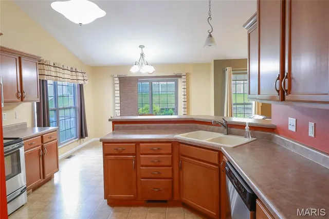 $325,000 | 414 Bluff Meadows Drive, Valmeyer, IL 62295