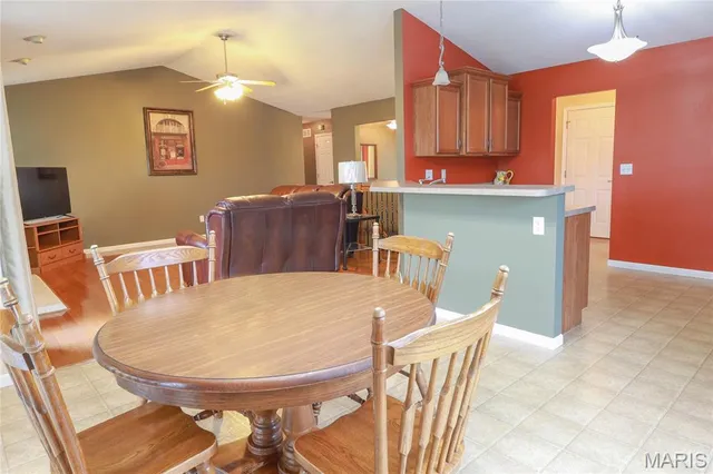 $325,000 | 414 Bluff Meadows Drive, Valmeyer, IL 62295