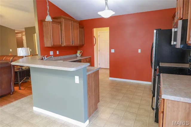 $325,000 | 414 Bluff Meadows Drive, Valmeyer, IL 62295