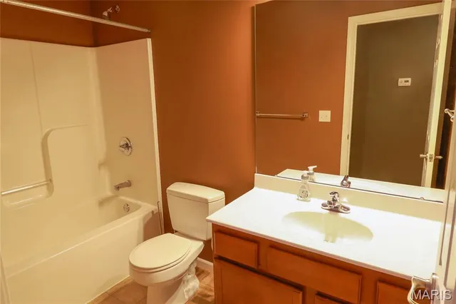 $325,000 | 414 Bluff Meadows Drive, Valmeyer, IL 62295