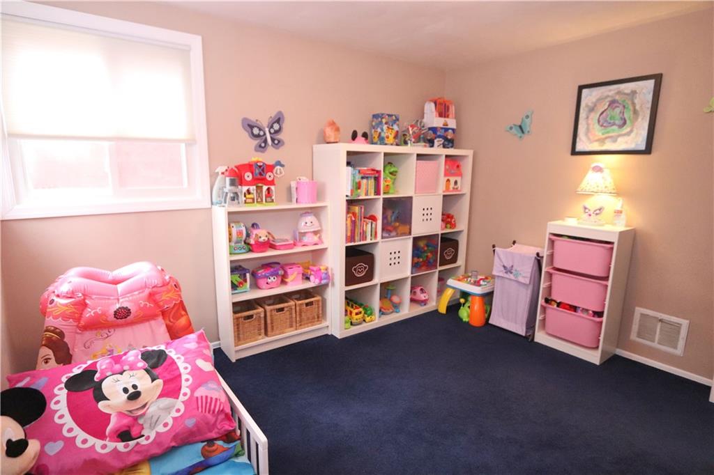 579 Lindsay Road Carnegie, PA 15106 - Photo 11 of 20 Gallery Image 11