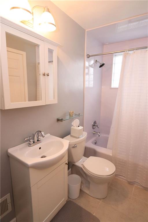 579 Lindsay Road Carnegie, PA 15106 - Photo 12 of 20 Gallery Image 12
