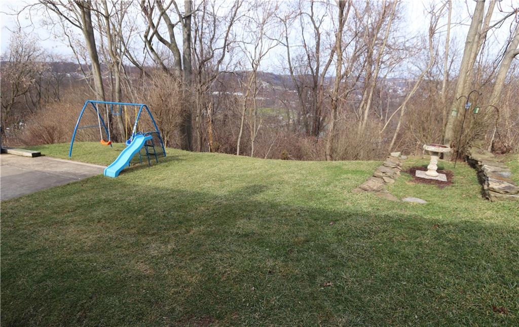579 Lindsay Road Carnegie, PA 15106 - Photo 19 of 20 Gallery Image 19