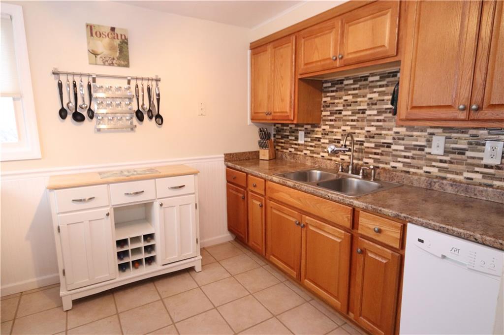 579 Lindsay Road Carnegie, PA 15106 - Photo 8 of 20 Gallery Image 8
