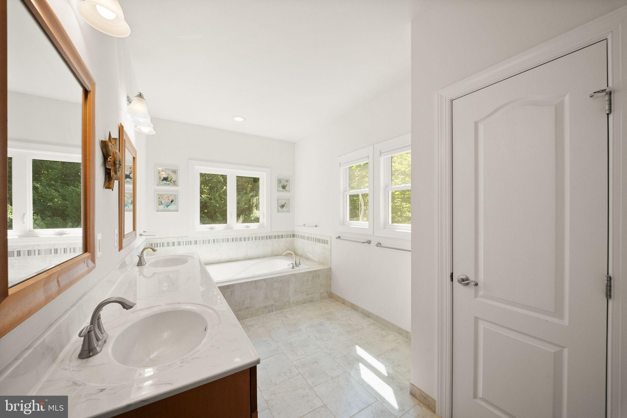 11677 Kahns Road Manassas, VA 20112 - Photo 37 of 78 Jetted tub