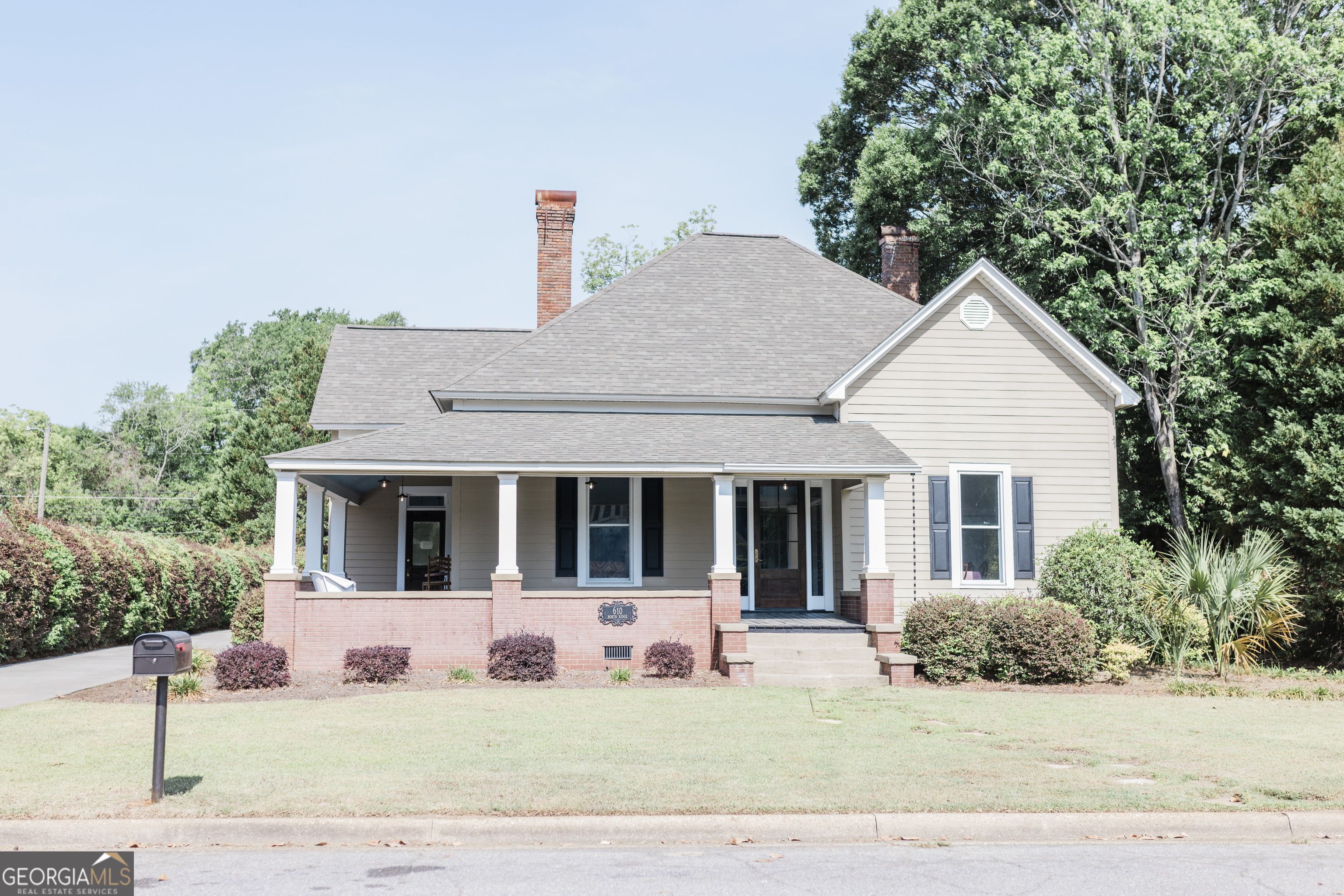 610 North Ridge Avenue Tifton, GA 31794 - Photo 1 of 32 a front view of a house with a yard