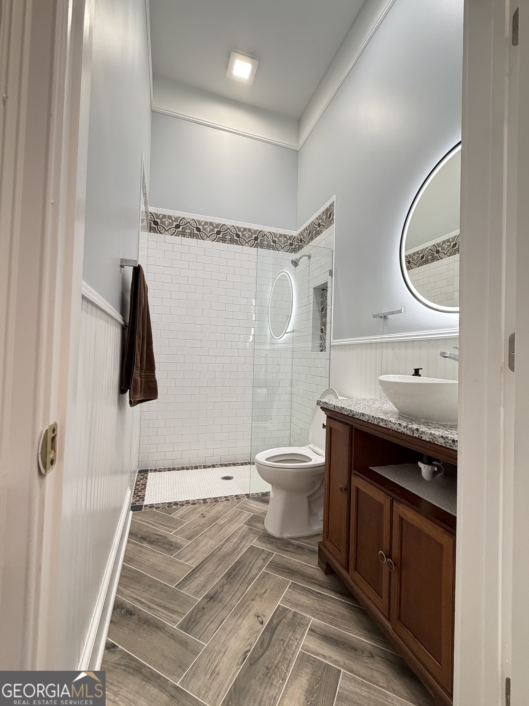 610 North Ridge Avenue Tifton, GA 31794 - Photo 13 of 32 a bathroom with a sink a toilet and shower