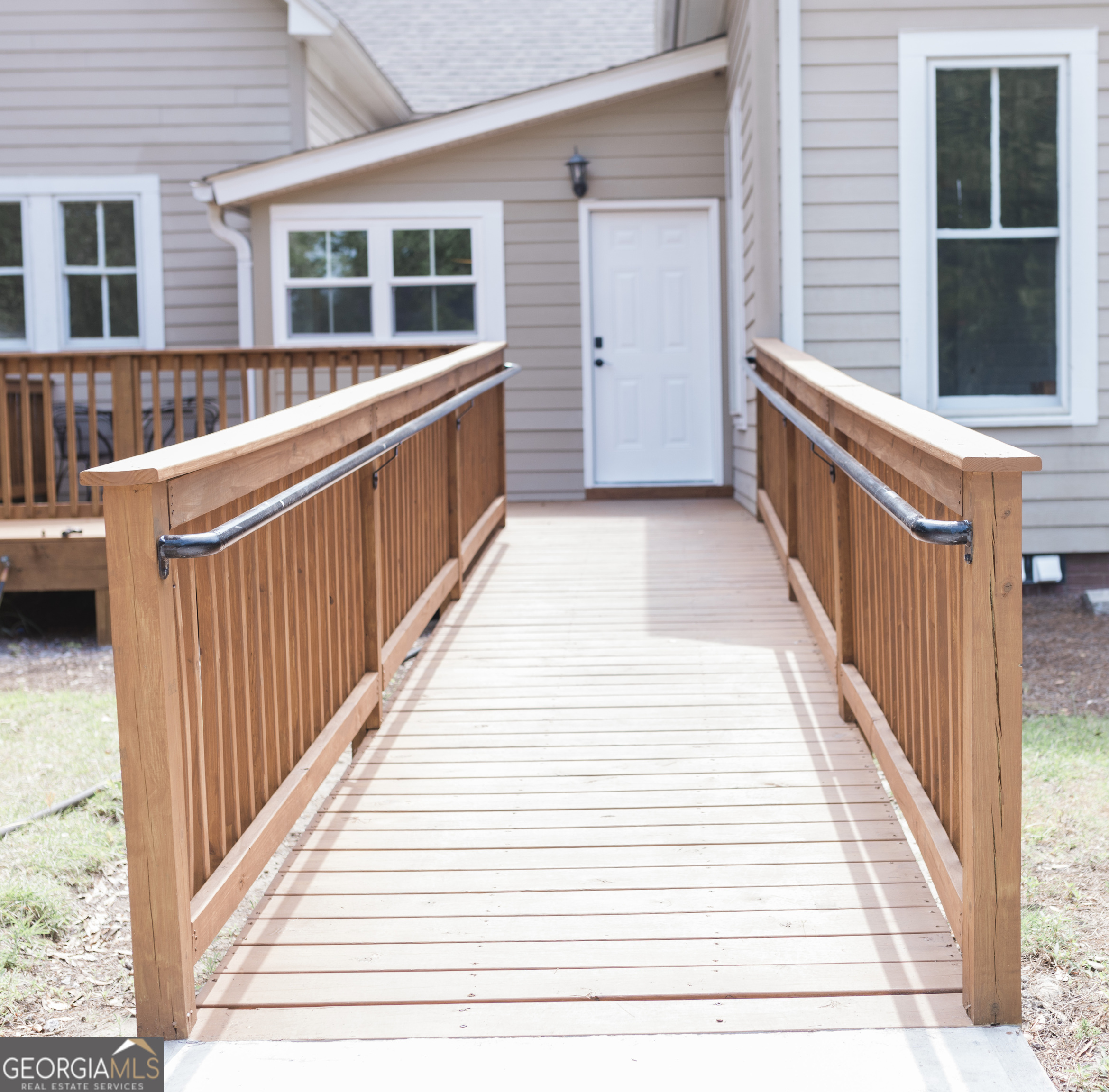610 North Ridge Avenue Tifton, GA 31794 - Photo 30 of 32 a view of a balcony with wooden floor and fence