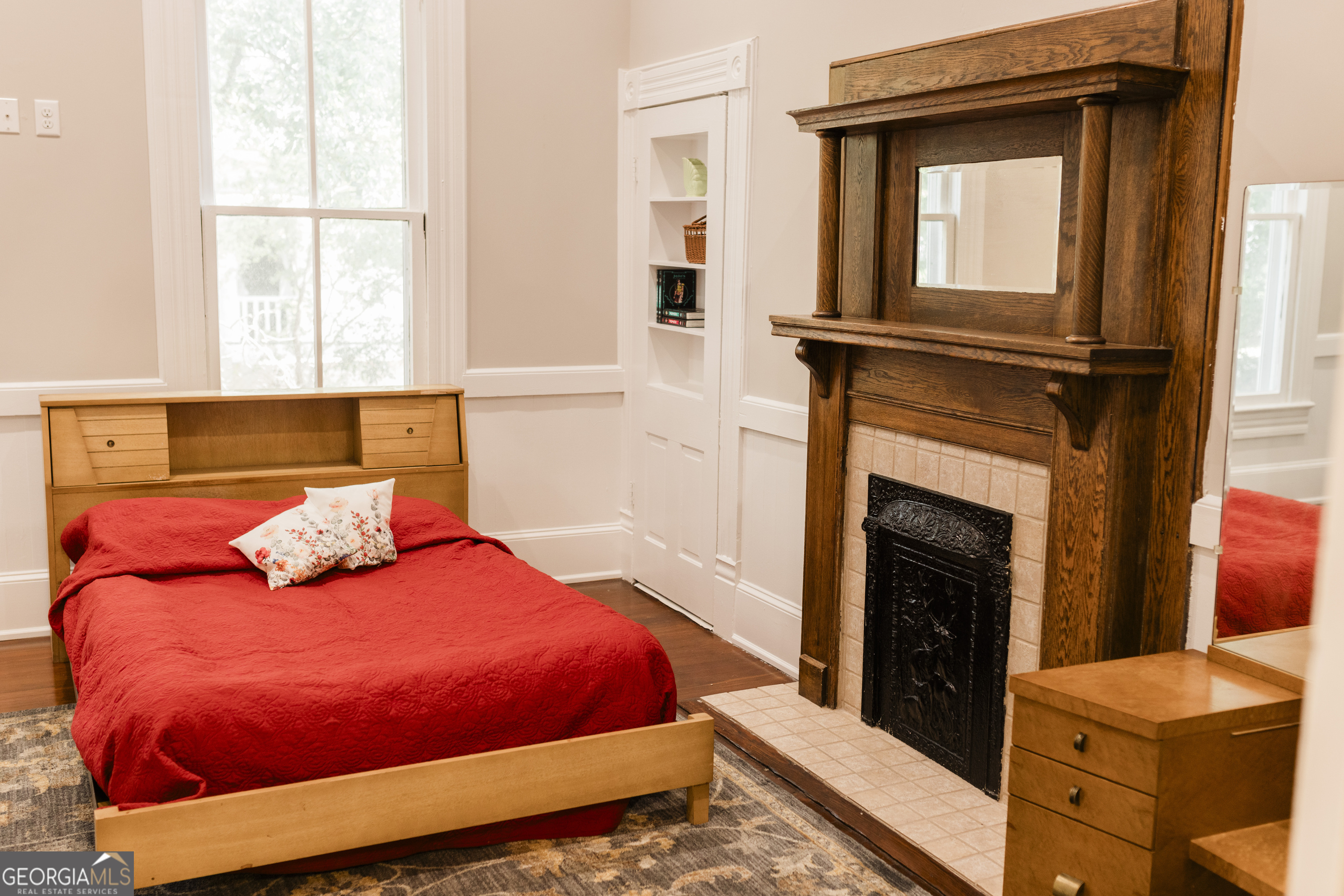 610 North Ridge Avenue Tifton, GA 31794 - Photo 8 of 32 a bedroom with a bed and a window