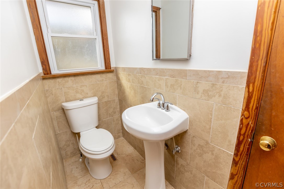 5440 Catterick Road North Chesterfield, VA 23234 - Photo 13 of 27 Master Bath