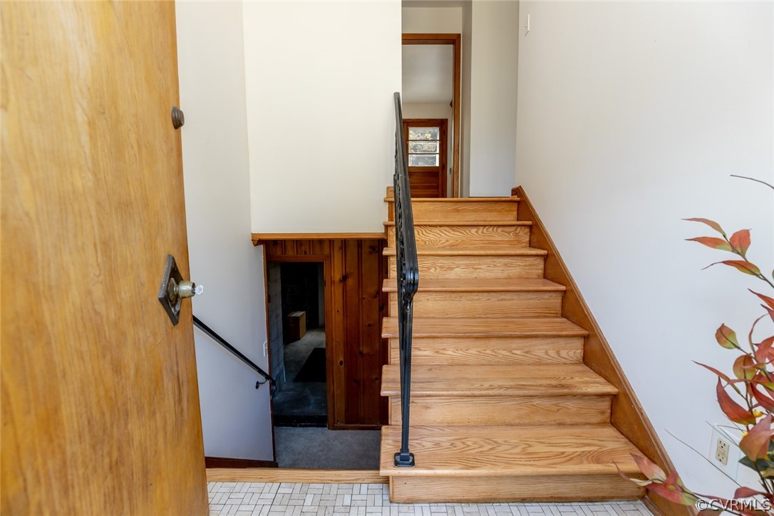 5440 Catterick Road North Chesterfield, VA 23234 - Photo 2 of 27 Entrance Foyer