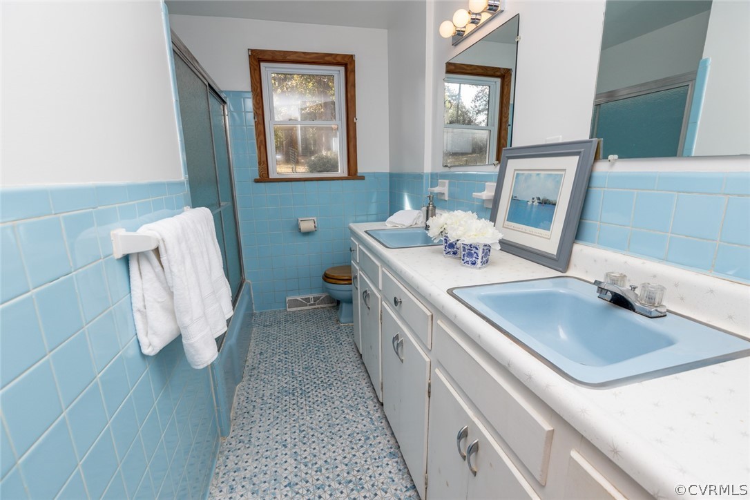 5440 Catterick Road North Chesterfield, VA 23234 - Photo 10 of 27 Hall Full Bath