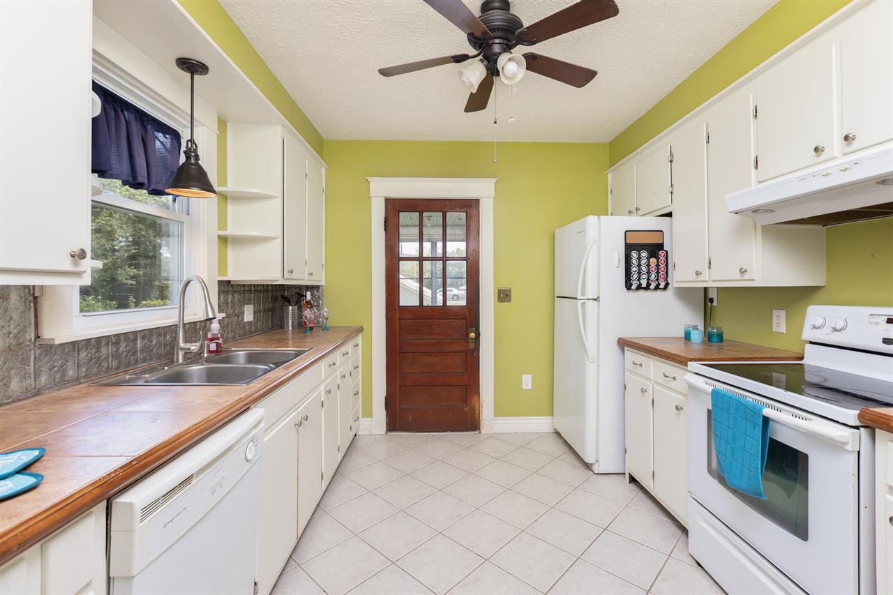 1832 Lyndhurst Road Waynesboro, VA 22980 - Photo 2 of 25 Gallery Image 2