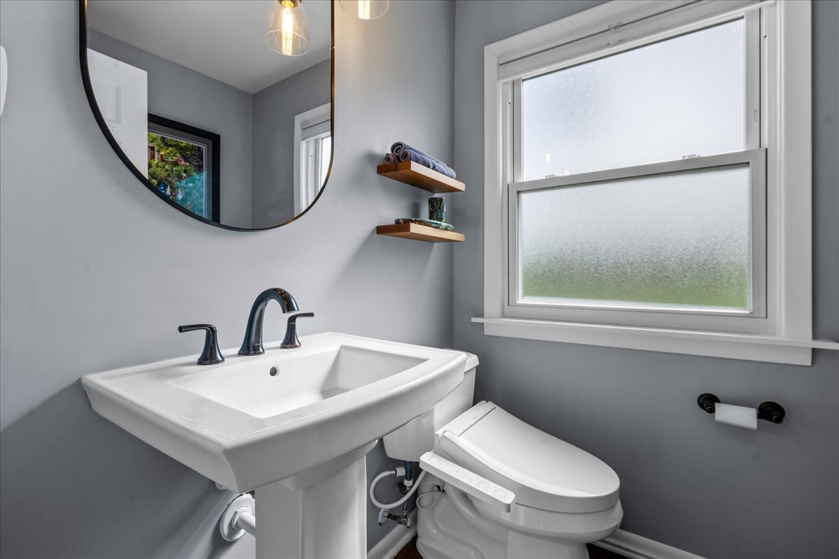 1541 Wilmot Road Deerfield, IL 60015 - Photo 8 of 25 a bathroom with a toilet a sink and a mirror