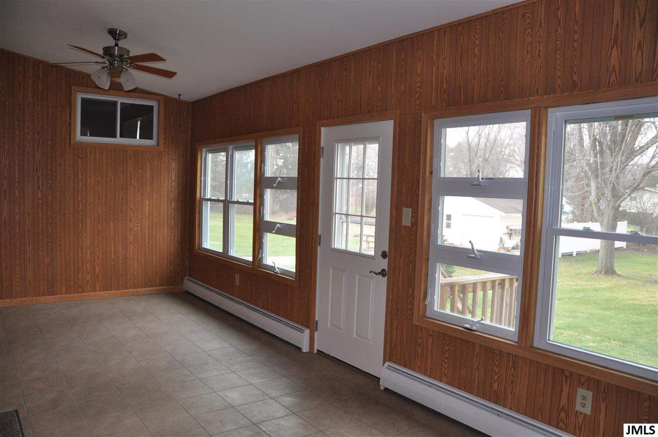 3436 Coolidge Road Jackson, MI 49203 - Photo 2 of 29 Sun porch