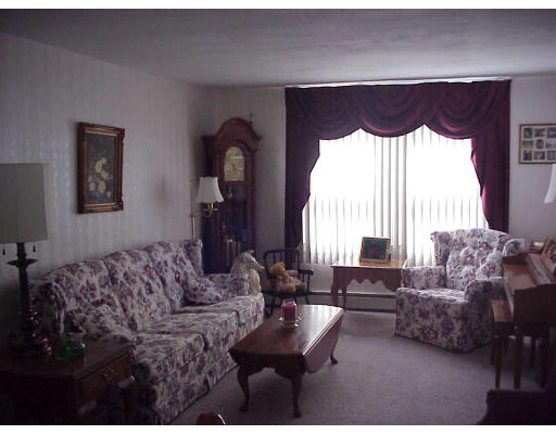 13 Dufton Road Andover, MA 01810 - Photo 4 of 7 Gallery Image 4